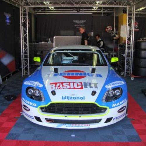 Rhesus Racing GT4 Pitbox